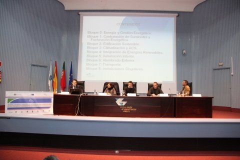 Paula Ur&iacute;a Traba, Xefa da &Aacute;rea de Aforro e Eficiencia Enerx&eacute;tica ‐ Inega - Seminario técnico sobre o aproveitamento das enerxías renovables e a xestión enerxética sostible nas entidades locais